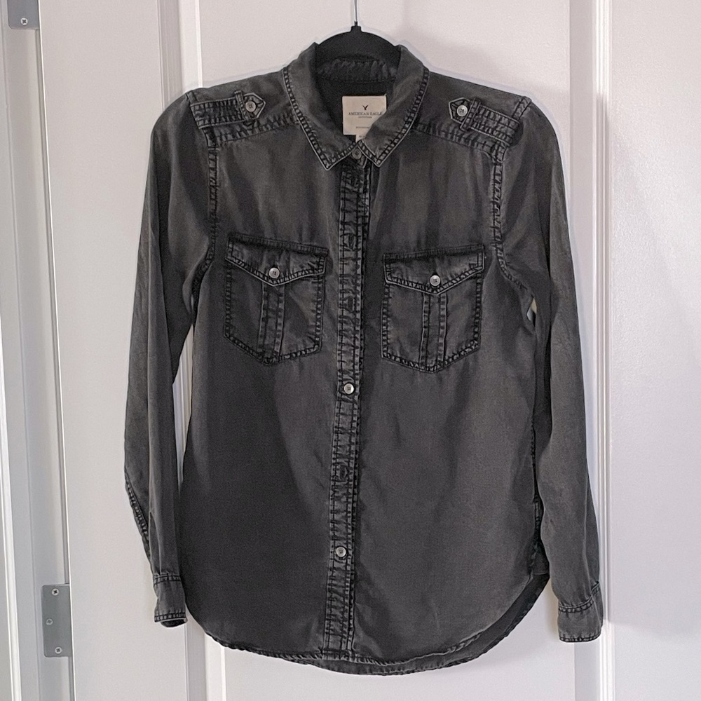 American Eagle Grey Chambray Button Up